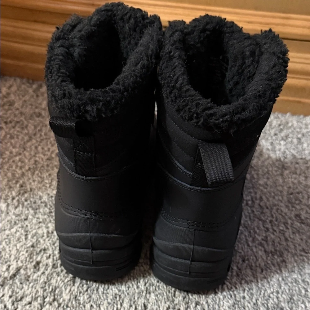 Men’s Black Winter Boots 🥾 size 8